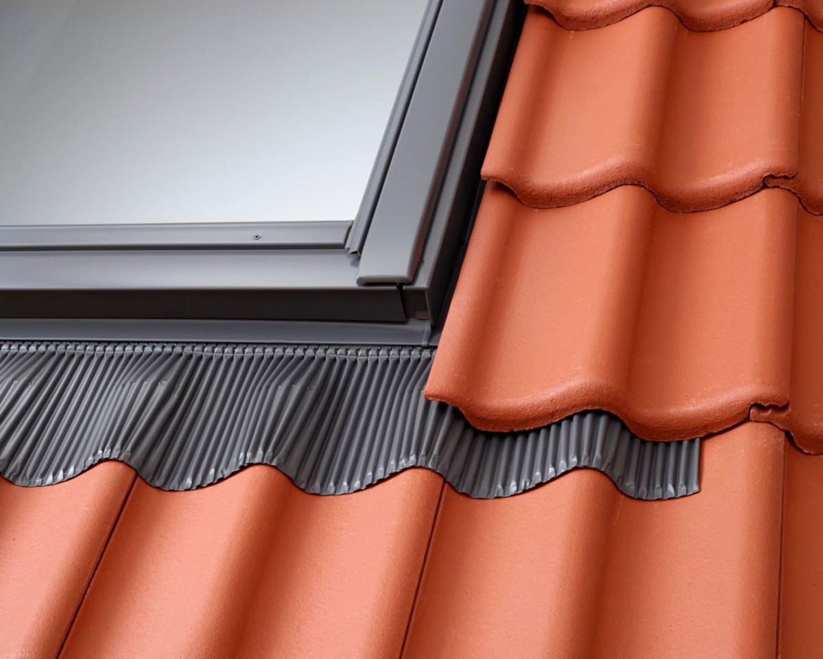 Raccord EDW pour fenêtre de toit SK06 114x118 cm pose traditionnelle sur tuiles gris anthracite EDW SK06 0000